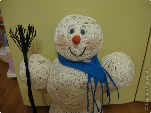 Мастер-класс,  Моделирование, : Снеговик из ниток.  Готовимся к Новому году Бумага гофрированная, Нитки, Шарики воздушные Новый год, . Фото 13
